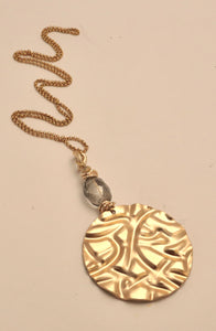 Collana con  pendete alluminio e cristalli