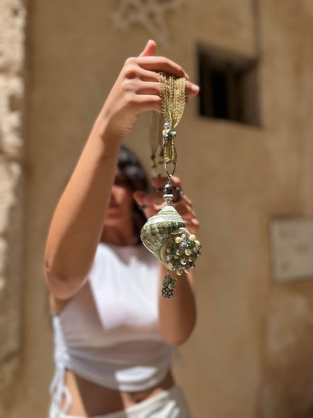 Collana lunga  con conchiglia