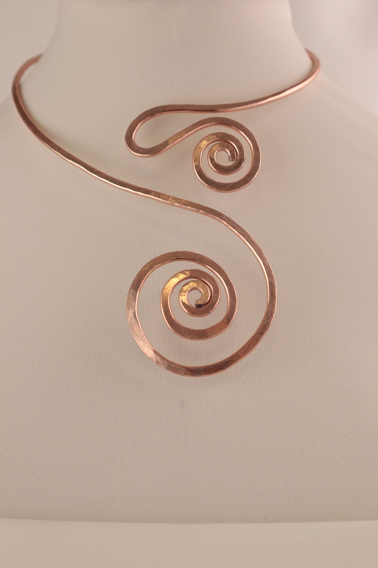 Collana Klimt, basso collo in alluminio, modellabile