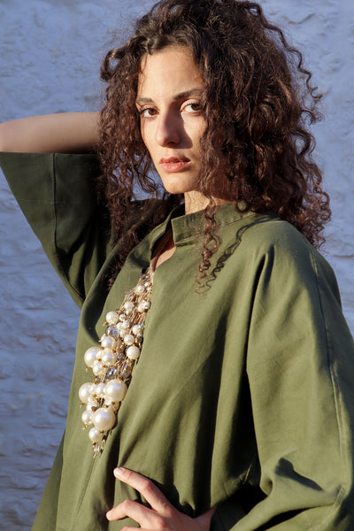 Collana in lino grezzo con cadute di perle e cristalli (pezzo unico)
