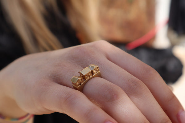 Anello in bronzo rosa realizzato attraverso la tecnica della cera persa