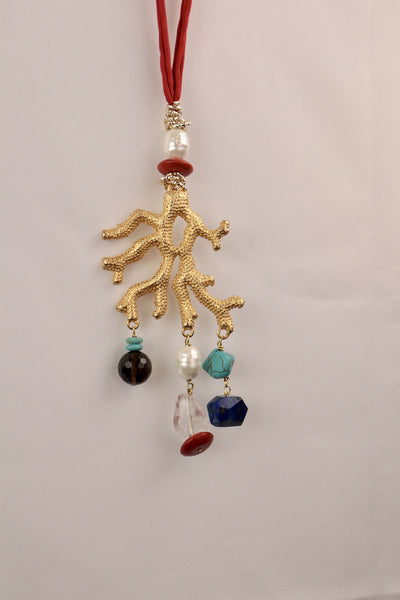 QUARTIERI Pendente con corallo dorato e perle di Maiorca