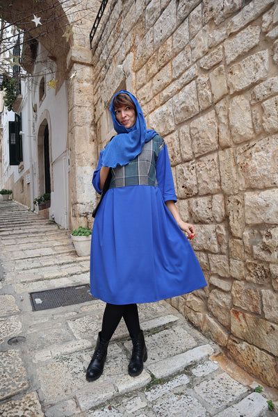 Abito in maglina blu elettrico e corpino quadrettato
