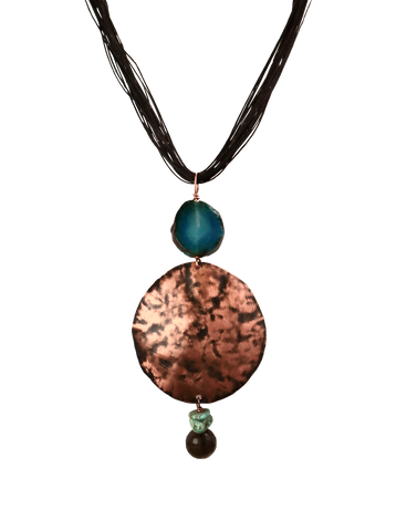 Collana con medaglione pendente in rame Medio