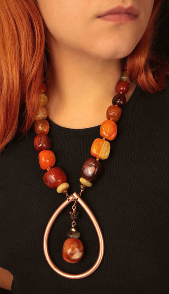 Collana in quarzo arancio con pendente in rame