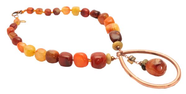 Collana in quarzo arancio con pendente in rame