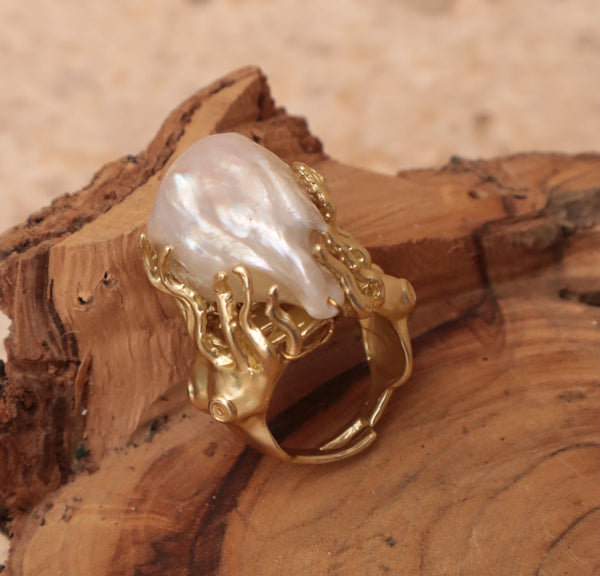 Anello con perla barocca
