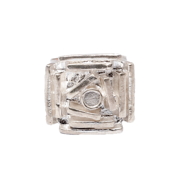 Anello in argento 925 realizzato attraverso la tecnica della cera persa
